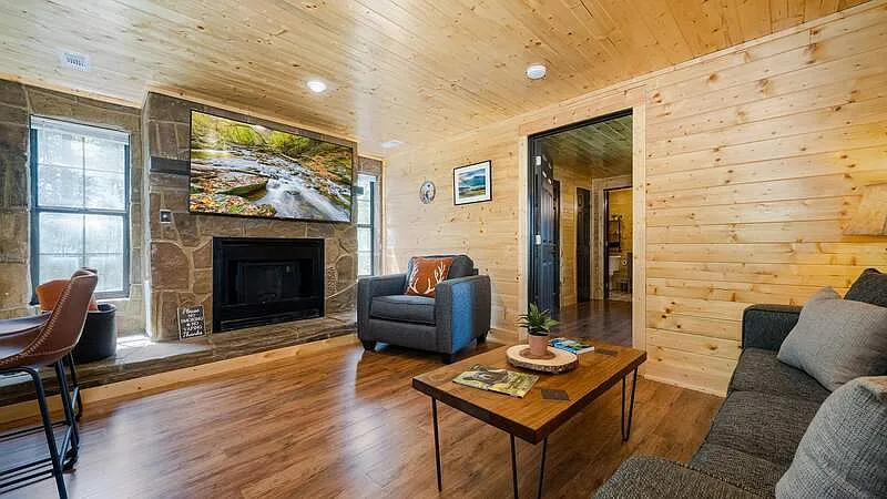 1 bed, 1.0 bath, 899 sqft, $1,200 — Photo 2
