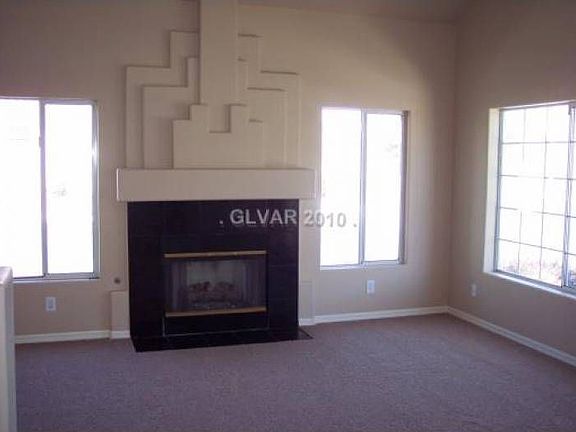 2nd image of 4585 Ashington St