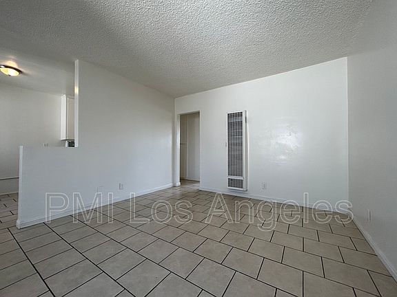 4th image of 10307 Juniper St