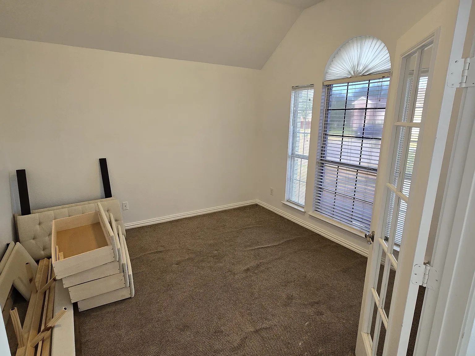 4 bed, 2663 sqft, $2,500 — Photo 4