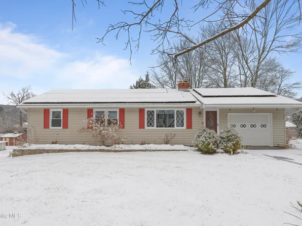 236 Devonshire Dr, Cheshire, MA 01225