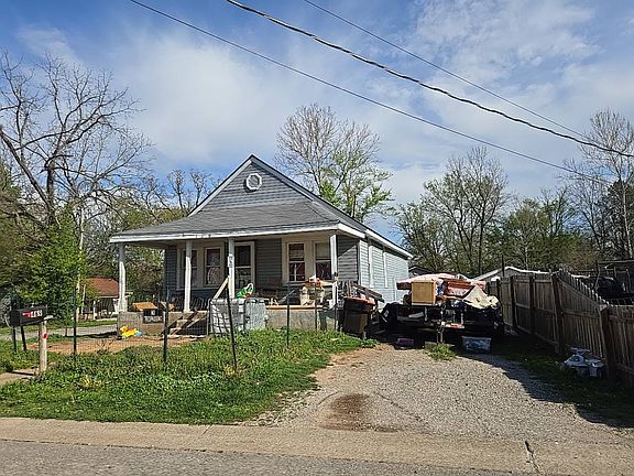2nd image of 489 Miller St