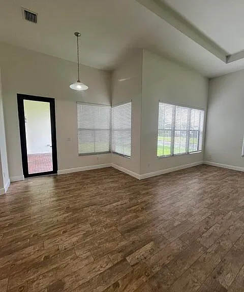 6326 Grebe Ct — Photo 11