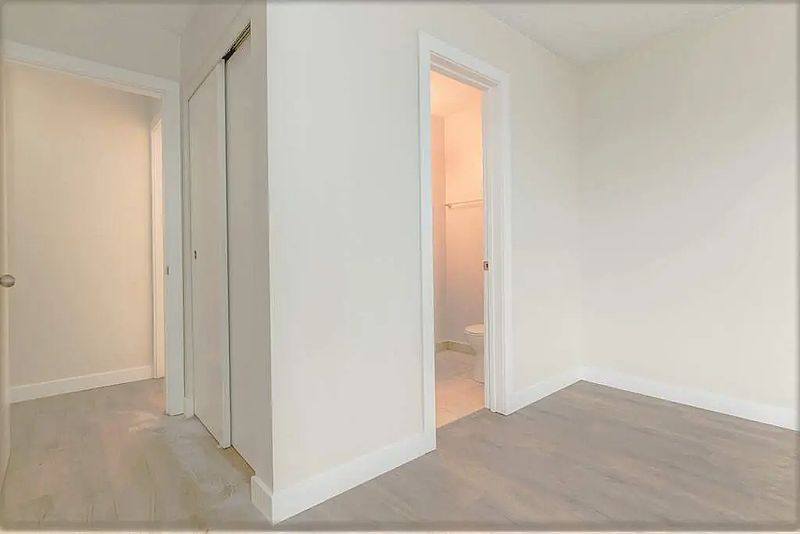 Edmonton Apartment for rent - 2 Bedrooms — photo 27
