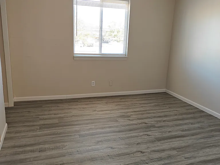 Fox Meadows Apartments — Photo 3