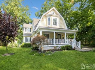 33 Clarendon Ct, Metuchen, NJ