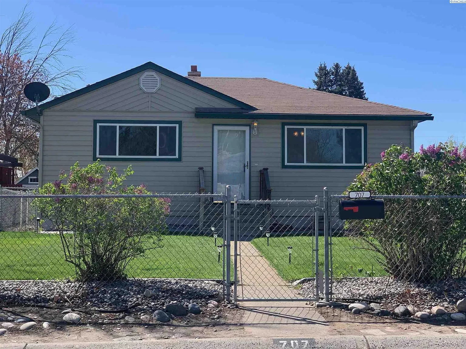 707 Coast St photo 1