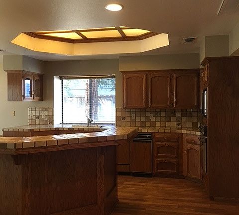 5th image of 835 E Woodhaven Ln
