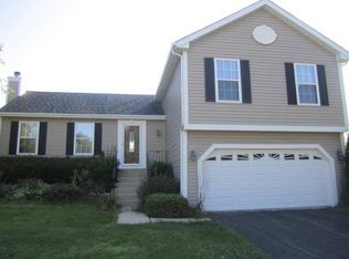 573 Lindsay Ln, Dundee, IL 60118