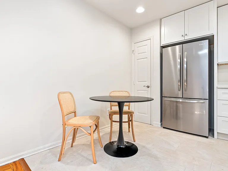 113 N College St #202 — Photo 5