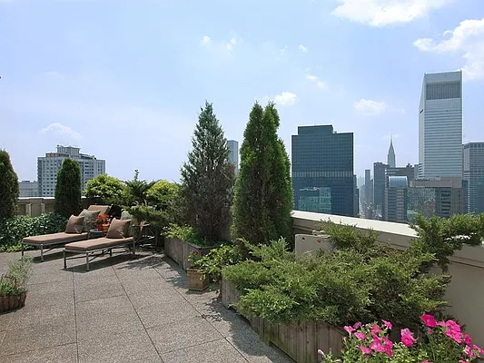 Sold by Sotheby's International Realty | media 27