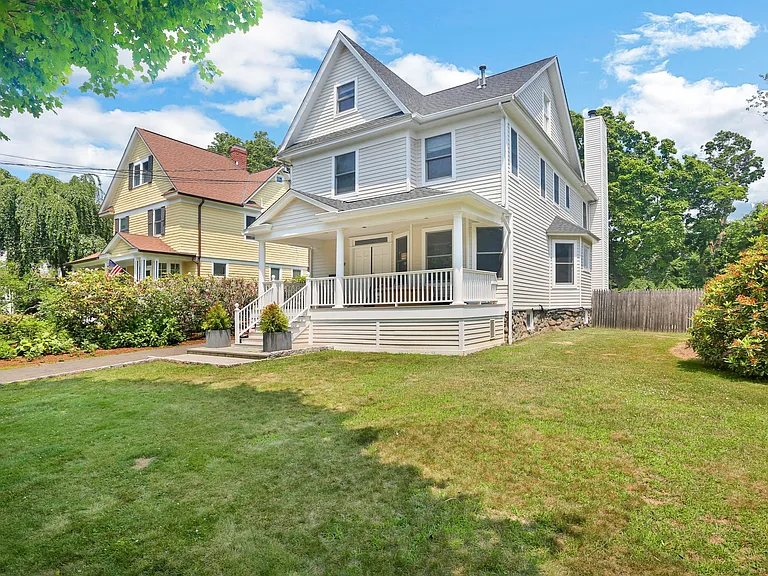 32 Highview Avenue in Old Greenwich's Premier Neighborhood