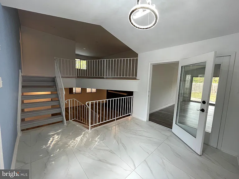 802 Salem Ct — Photo 7