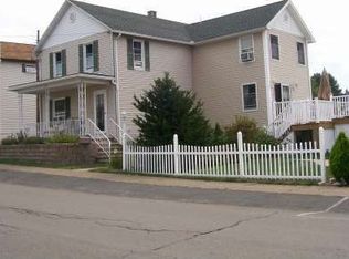 610 Center St, Throop, PA 18512