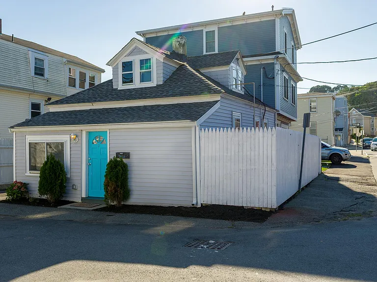 1 Avalon St — Photo 10
