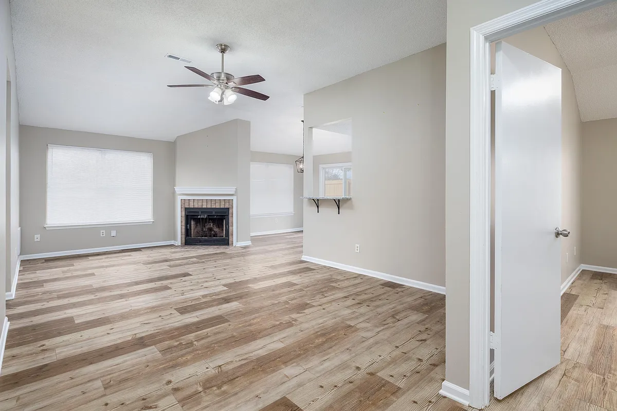 Building Photo - 117 Willow Bluff Dr