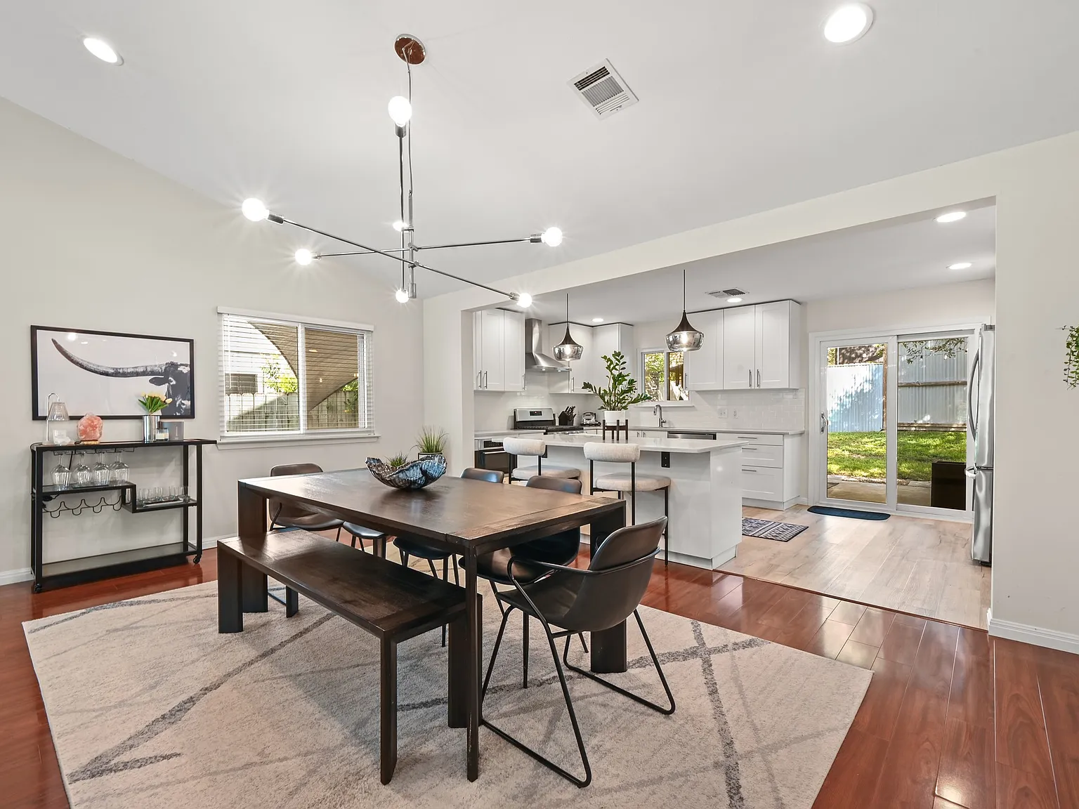 3 bed, 1557 sqft, $3,395 — Photo 4