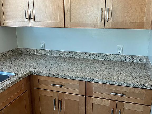 3rd image of 494 Dover Way #492