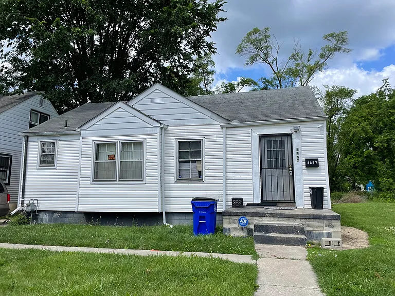 8857 Auburn St — Photo 1