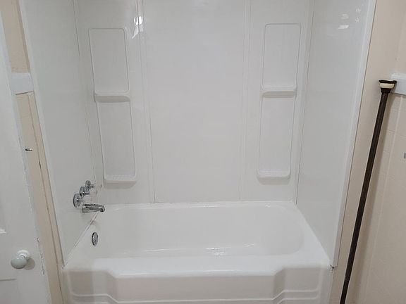 4th image of 10404 Warwick Blvd #2