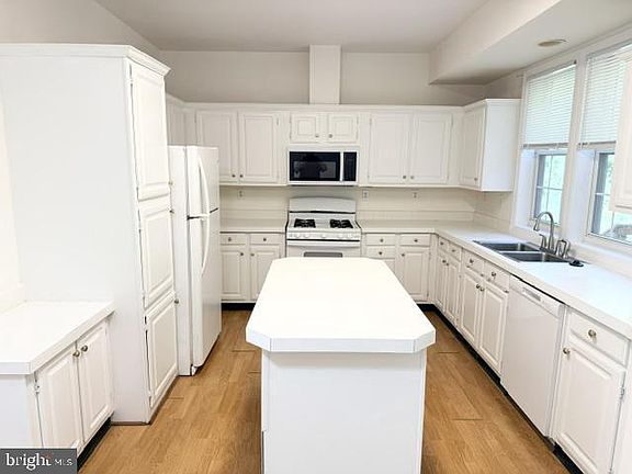 2nd image of 7500 Cove Point Way