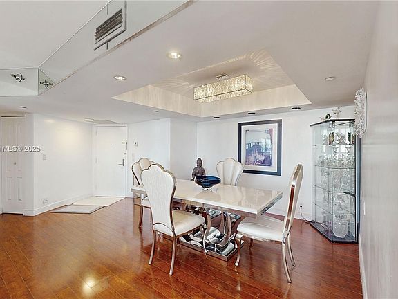 5th image of 19195 NE 36th Ct APT 2907