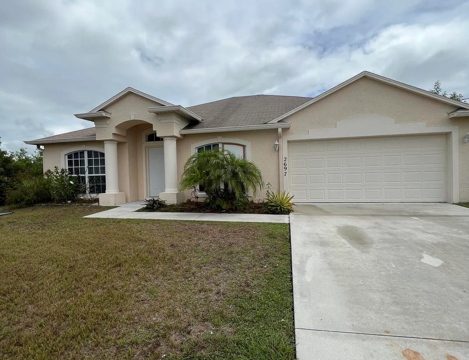 3 bed, 2.0 bath, 1852 sqft, $2,600 — Photo 2