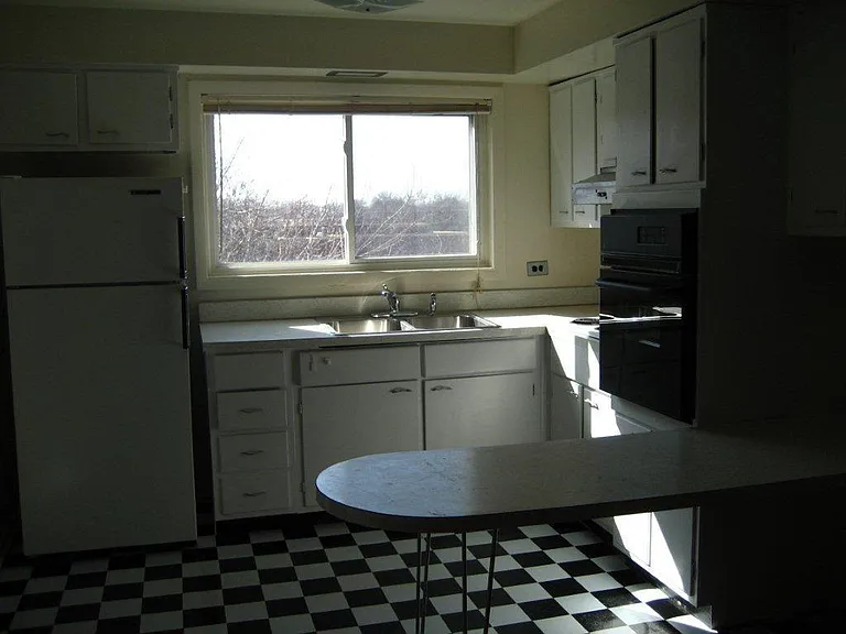 1116-22 Greenleaf Ave #2-G — Photo 10