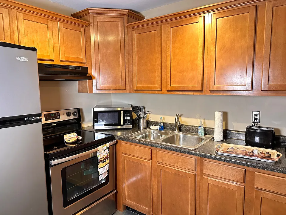 271 McGregor Ave #4A
