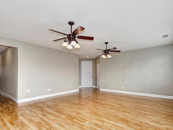 3rd image of 1920 Kingston Dr
