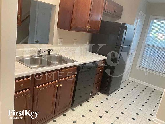 3rd image of 1104 Wesson Ct