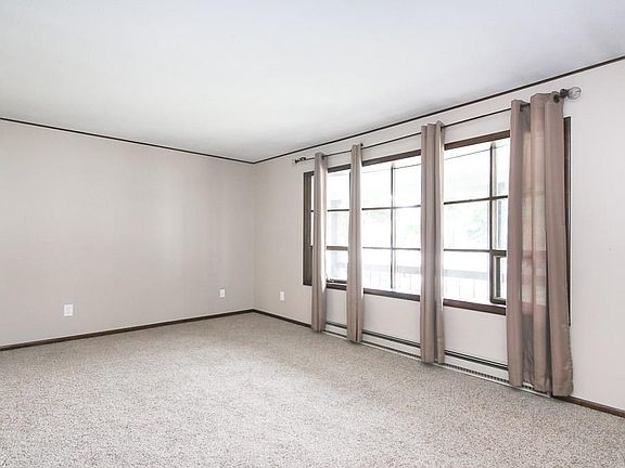 3rd image of 123 Hilltop Cir