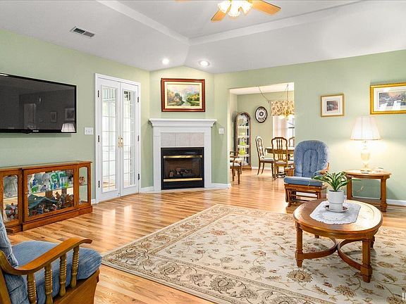 3rd image of 1761 Sugar Pine Dr