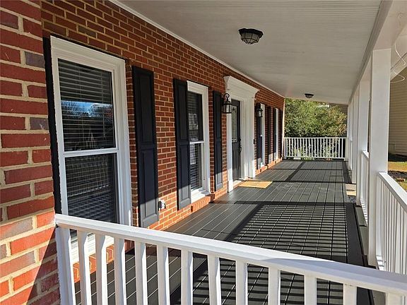 3rd image of 2610 Loring Rd NW