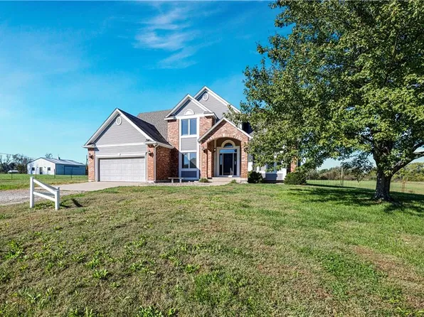 21270 Country Place Ln, Bucyrus, KS 66013