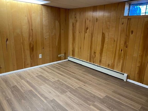 Bedroom. walls can be painted