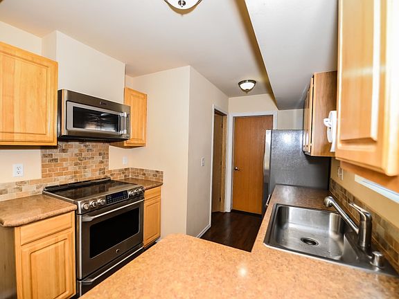 4th image of 4810 N Island Dr E #1