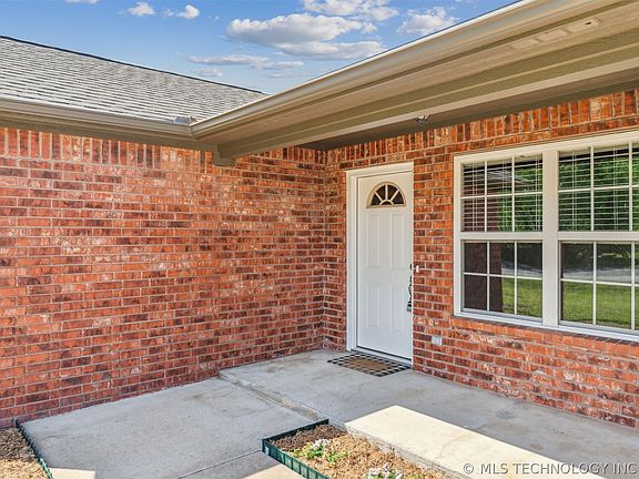 3rd image of 105 Chukker Dr