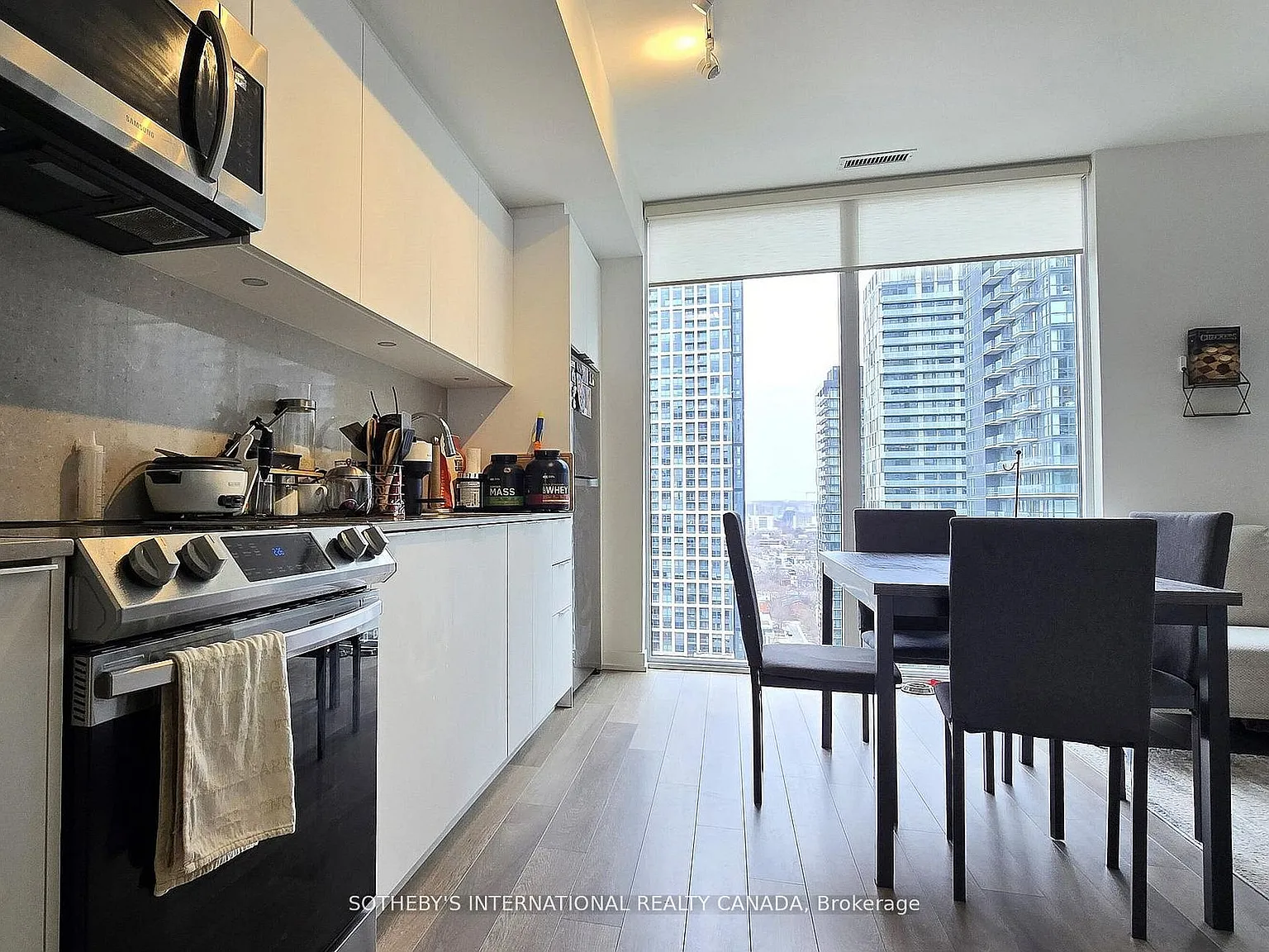 357 King West Condos — Photo 3