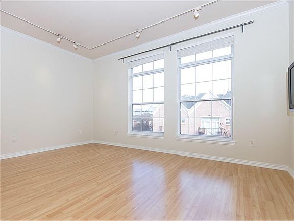 5th image of 2305 Worthington St APT 335