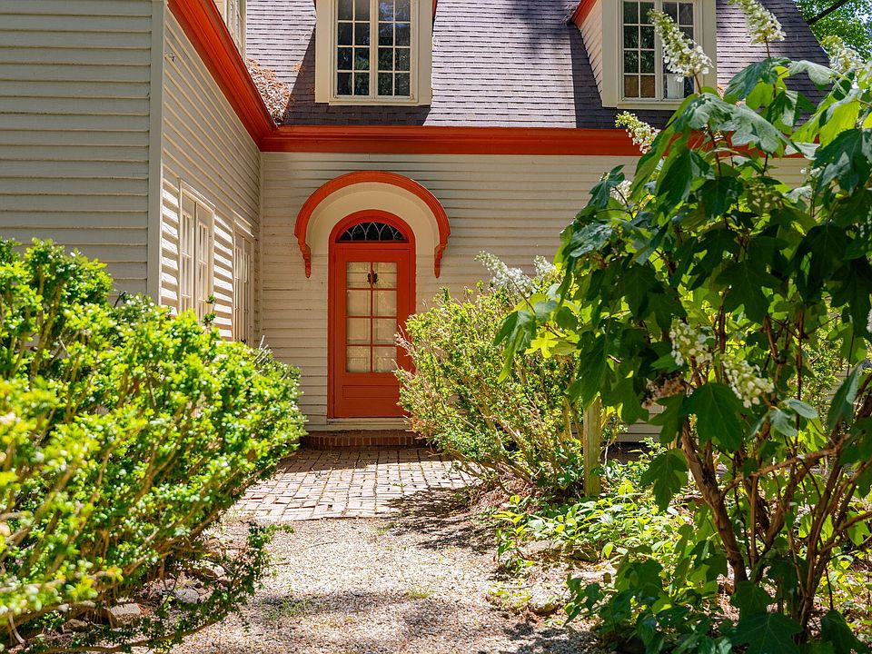 5th image of 418 Fairview St