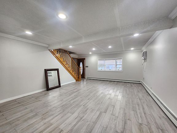 4th image of 99 Saddle Ln