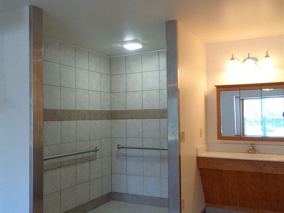 4th image of 13517 Evergreen Dr