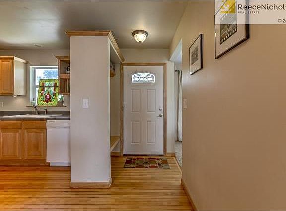 3rd image of 10119 Belleview Ave