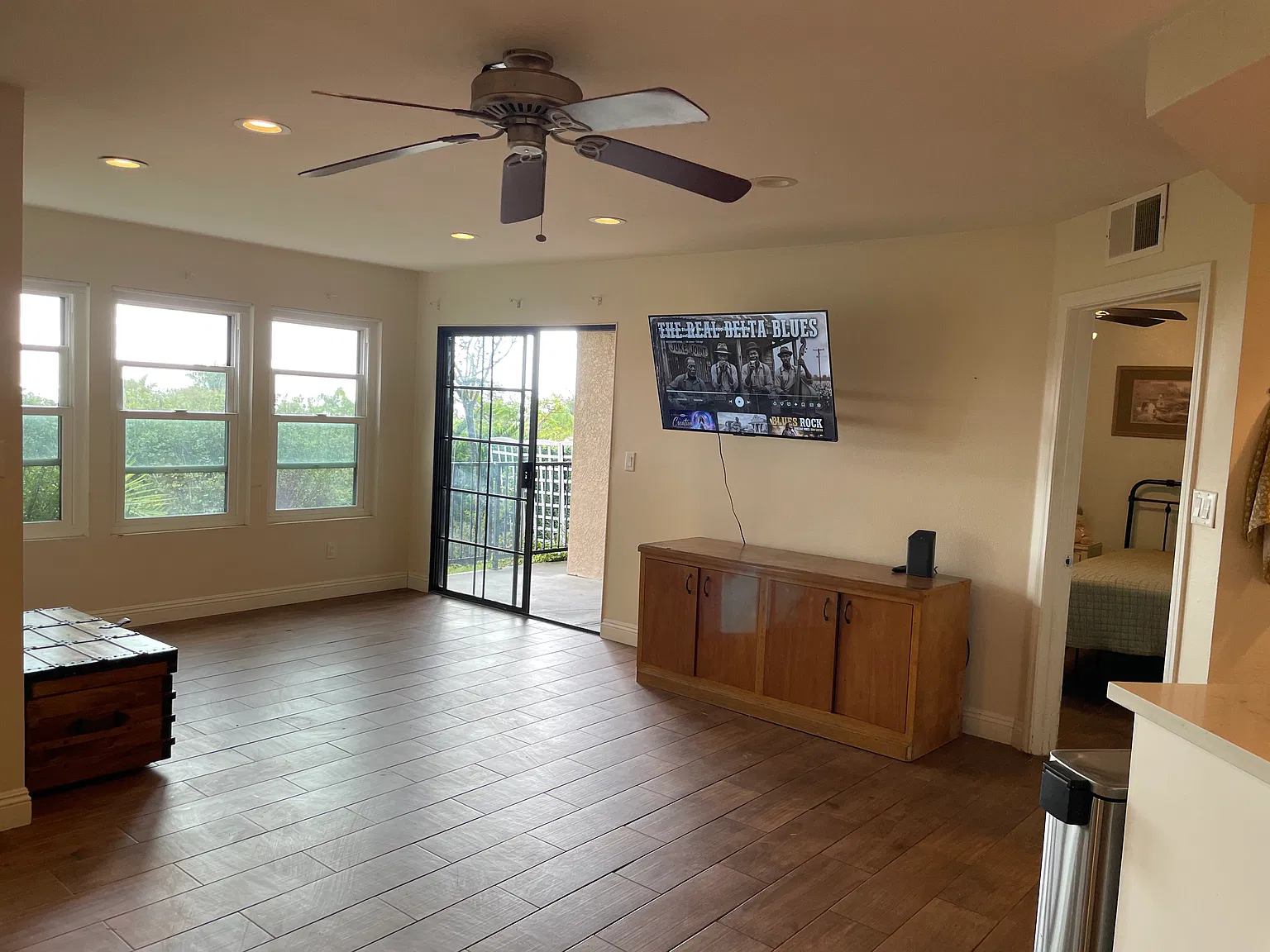 2 bed, 880 sqft, $3,600 — Photo 4