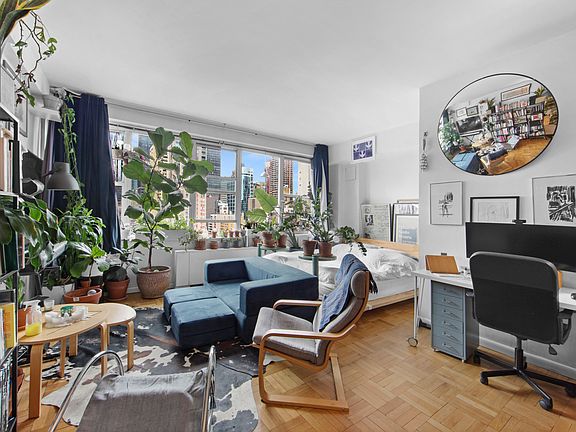 3rd image of 155 E 34th St APT 20J