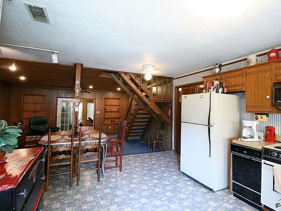 3rd image of 598 Omaha Dr