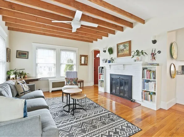 285 Corey St, West Roxbury, MA 02132