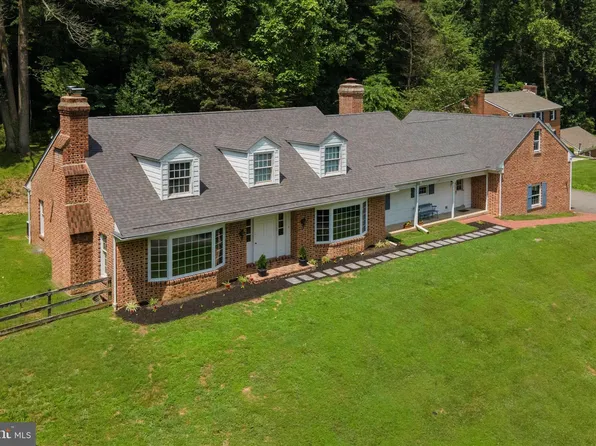 24 Llangollen Ln, Newtown Square, PA 19073