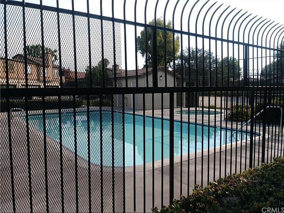 4th image of 1842 N Vineyard Ave APT E